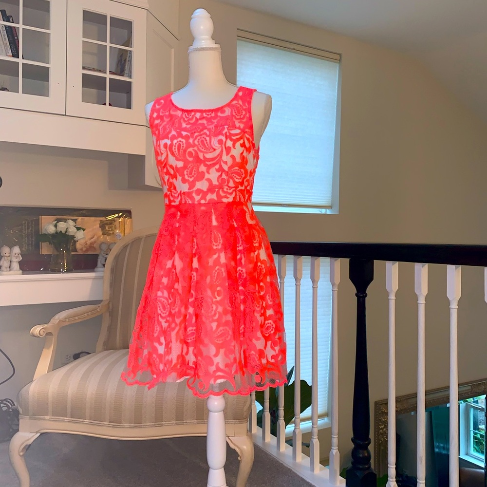 Size L brand new dress from forever 21.  Bright pink lace overlay